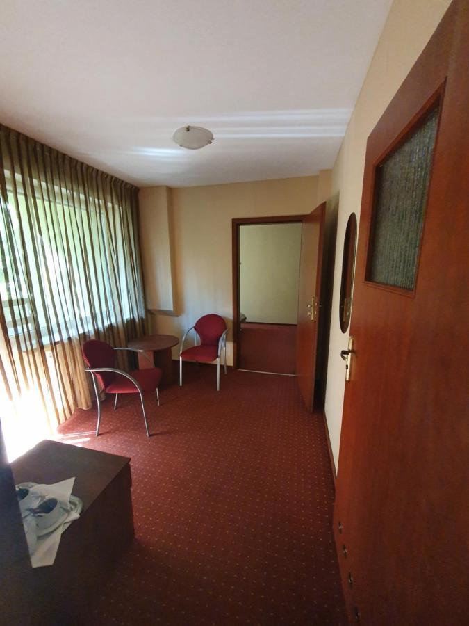Hotel Graf Łask Extérieur photo